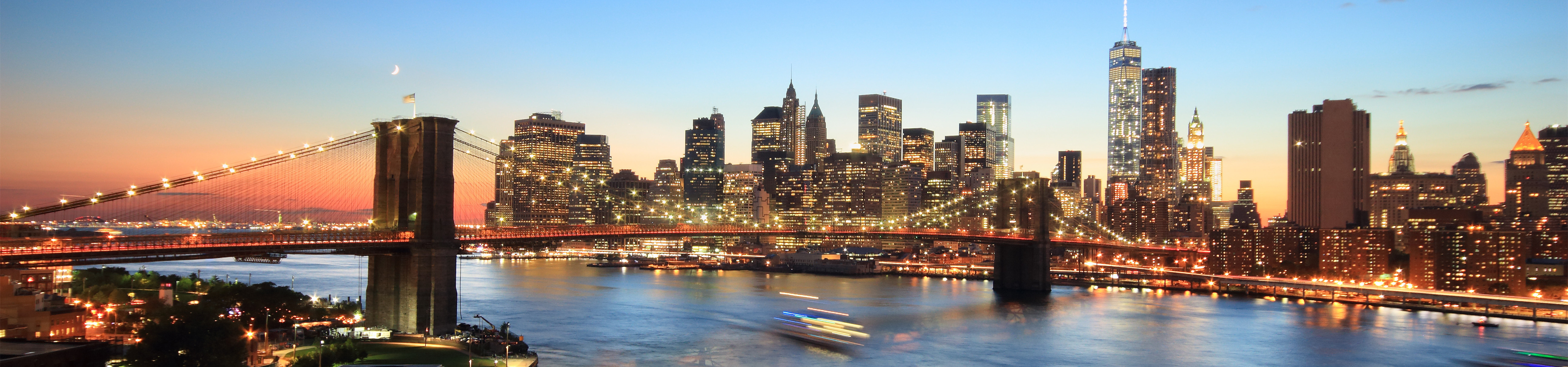 摄图网_501439672_美国纽约日落时分曼哈顿下天际线和布鲁克林大桥的景色（企业商用）_副本